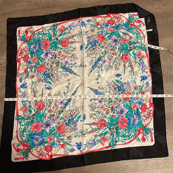 Gucci Vintage Floral Black Border Silk Square Scarf - Picture 15 of 16